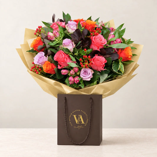 Sienna — bouquet in branded Van Arthur bag