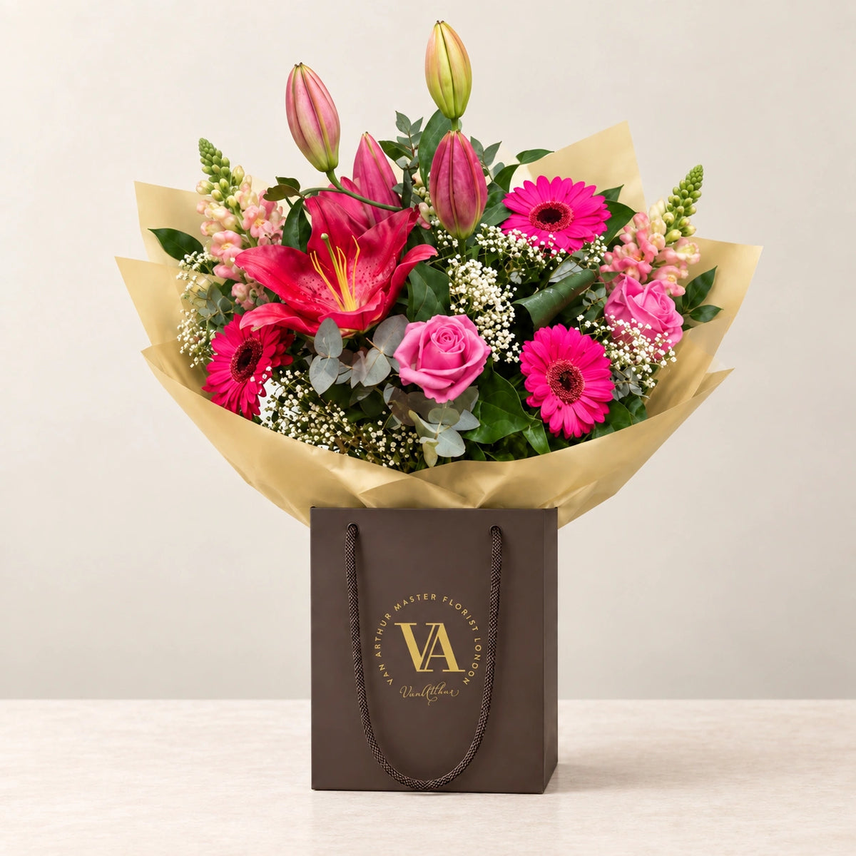 Beauty — bouquet in branded Van Arthur bag
