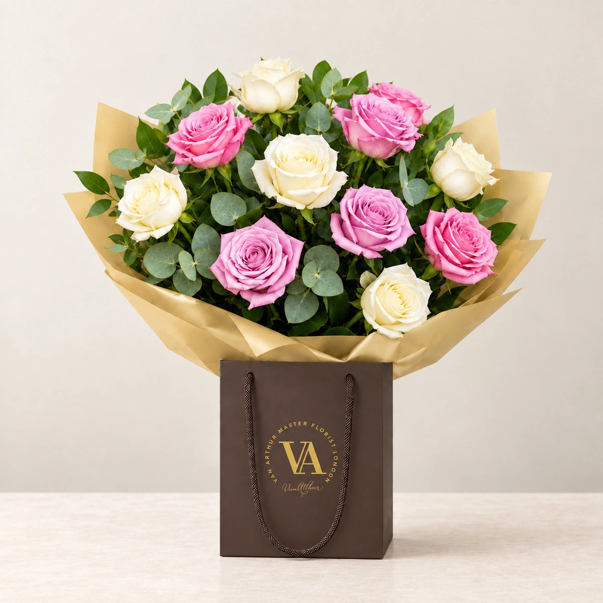 Juliet — bouquet in branded Van Arthur bag