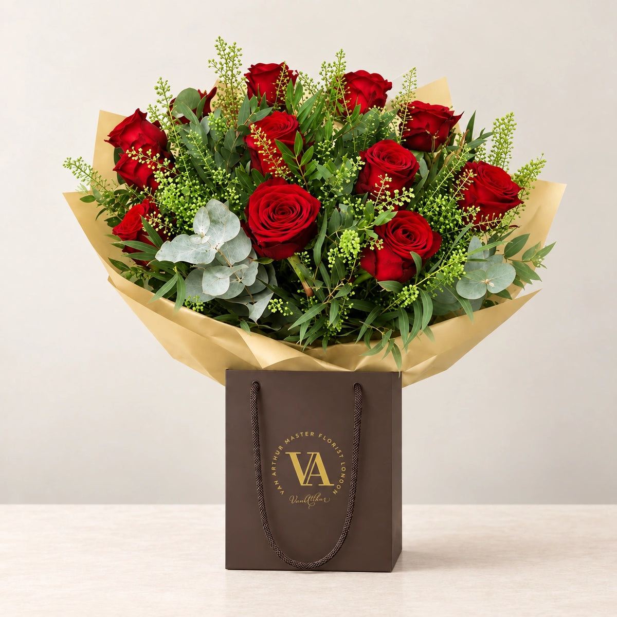 Naomi — bouquet in branded Van Arthur bag
