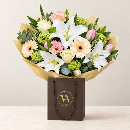 Pastelle — bouquet in branded Van Arthur bag