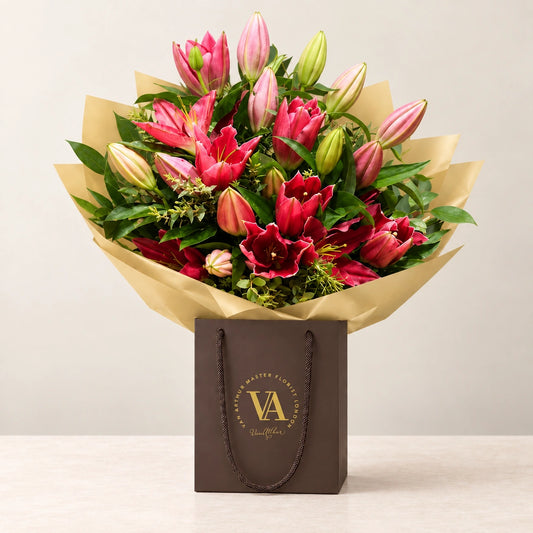 Chloe — bouquet in branded Van Arthur bag