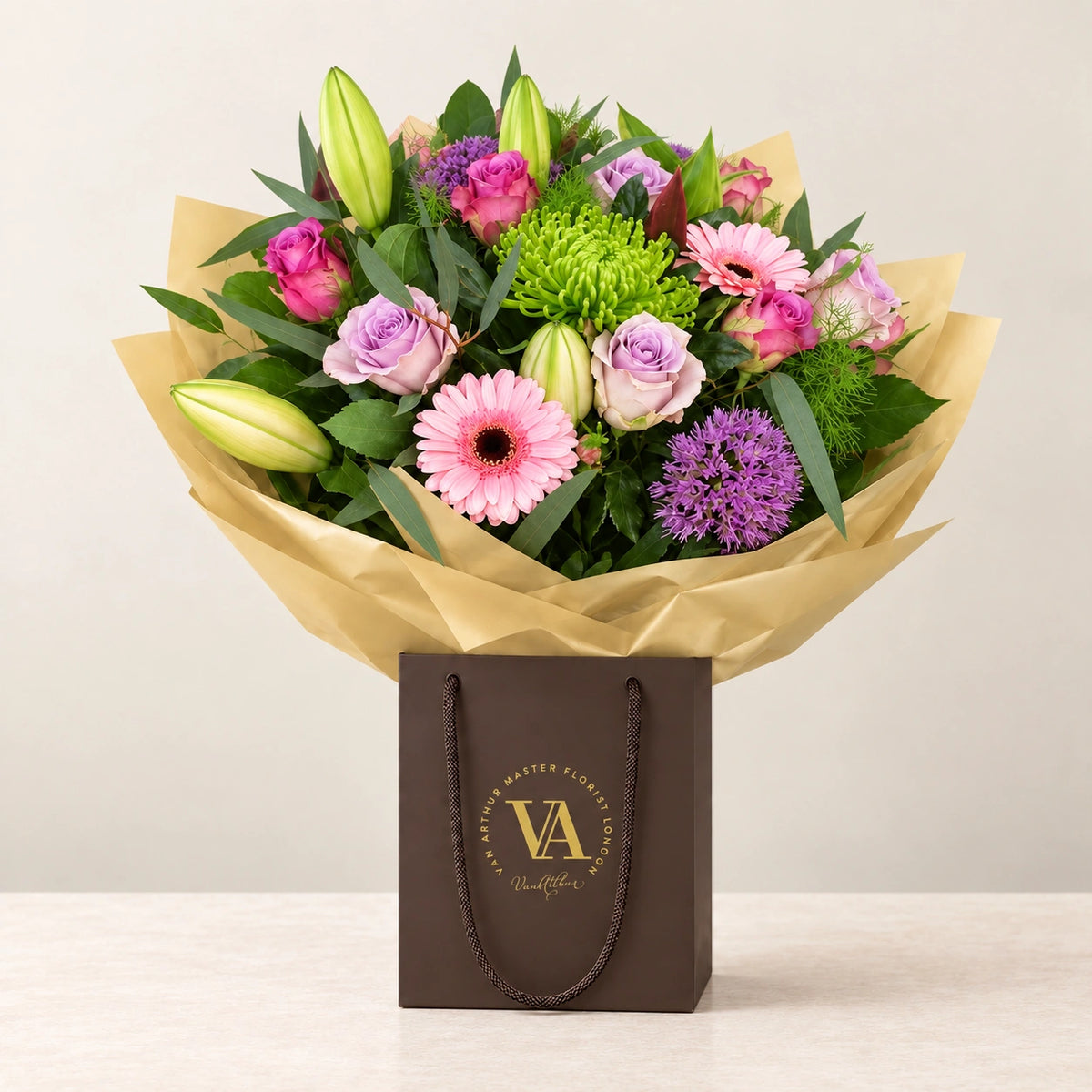 Splendour — bouquet in branded Van Arthur bag