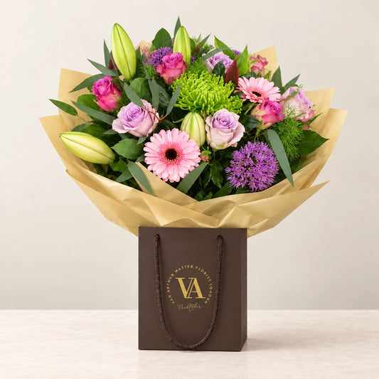 Splendour — bouquet in branded Van Arthur bag